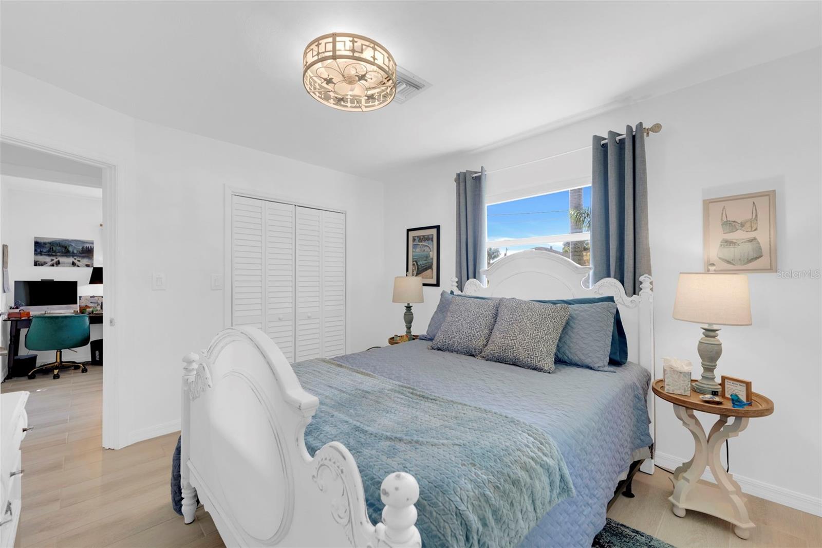 PARADISE SHORES - Residential