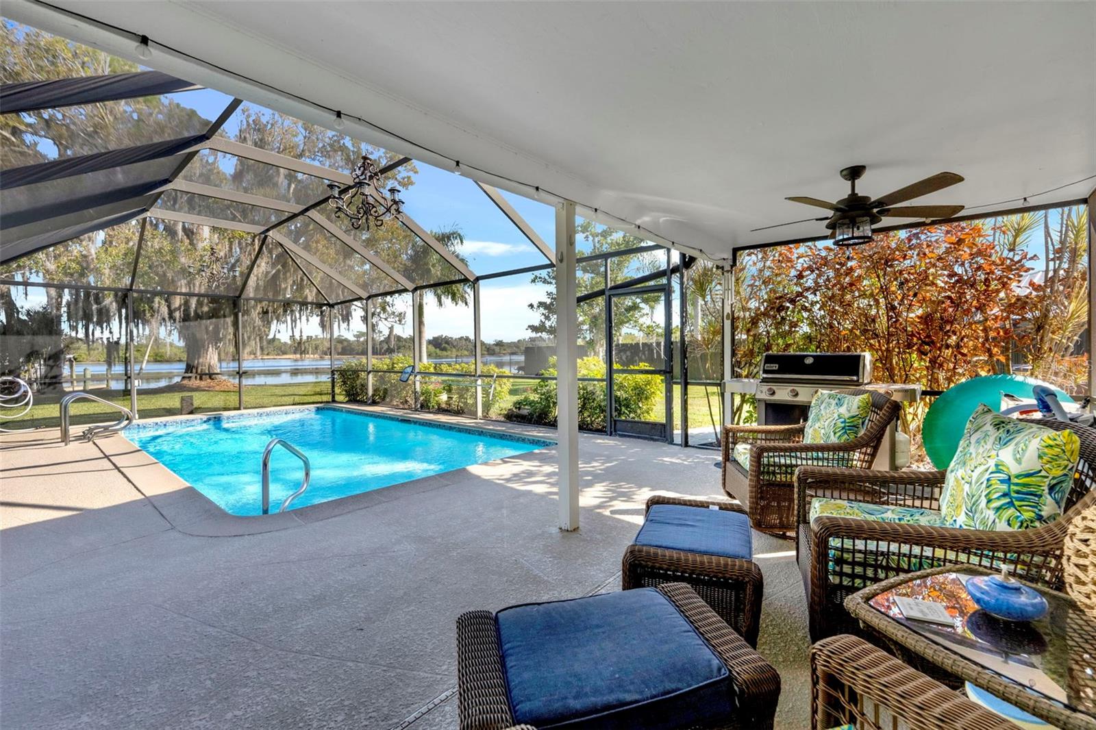 PARADISE SHORES - Residential