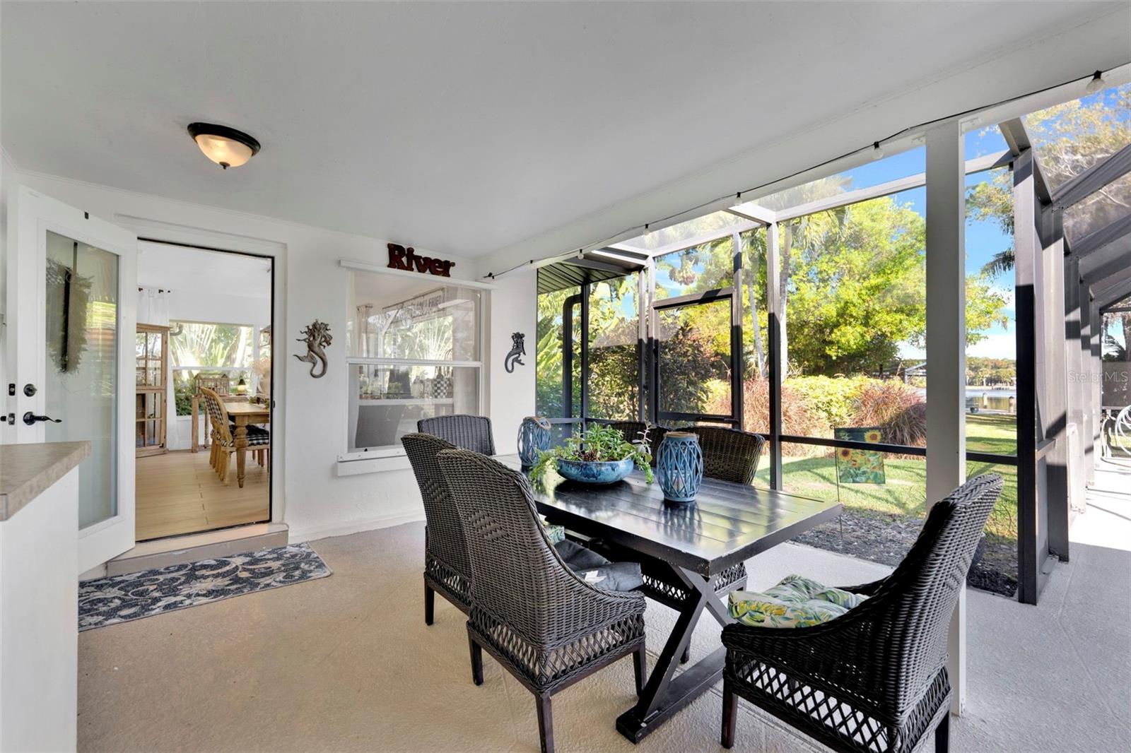 PARADISE SHORES - Residential