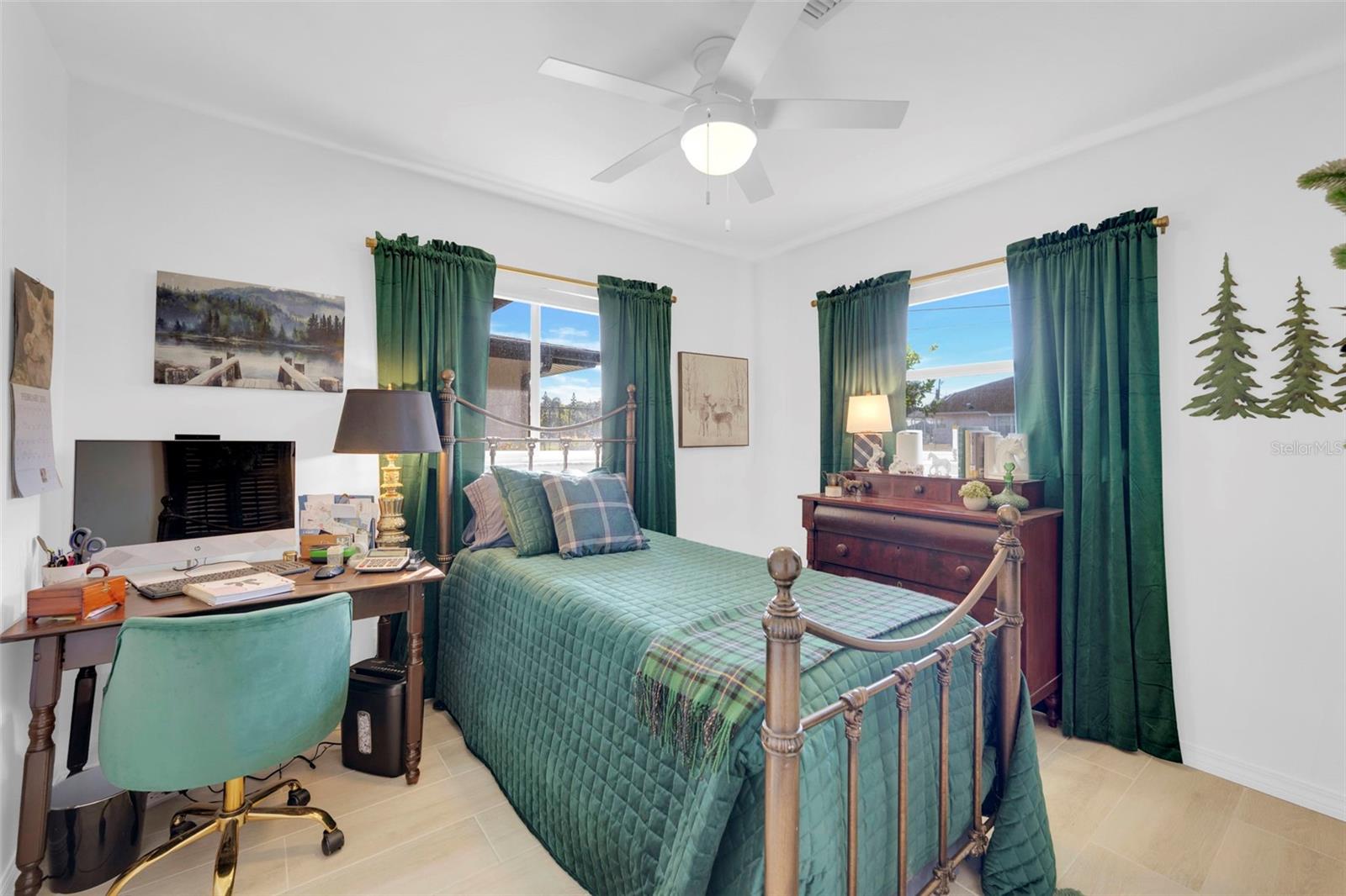 PARADISE SHORES - Residential