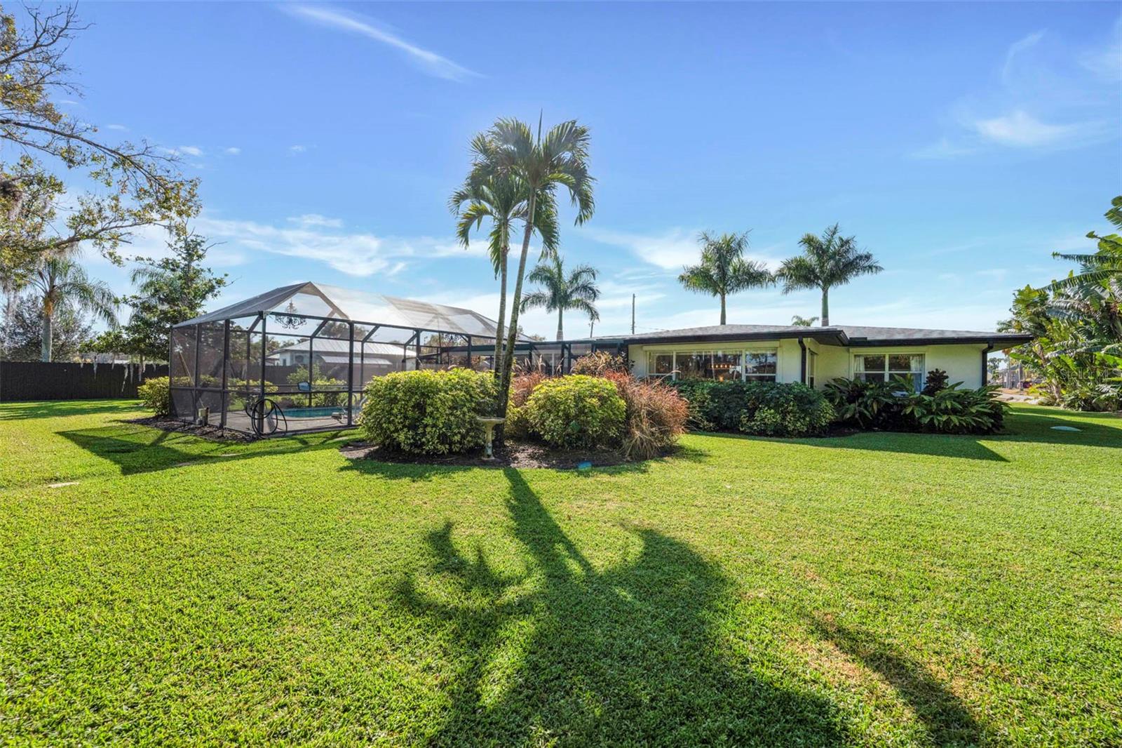 PARADISE SHORES - Residential