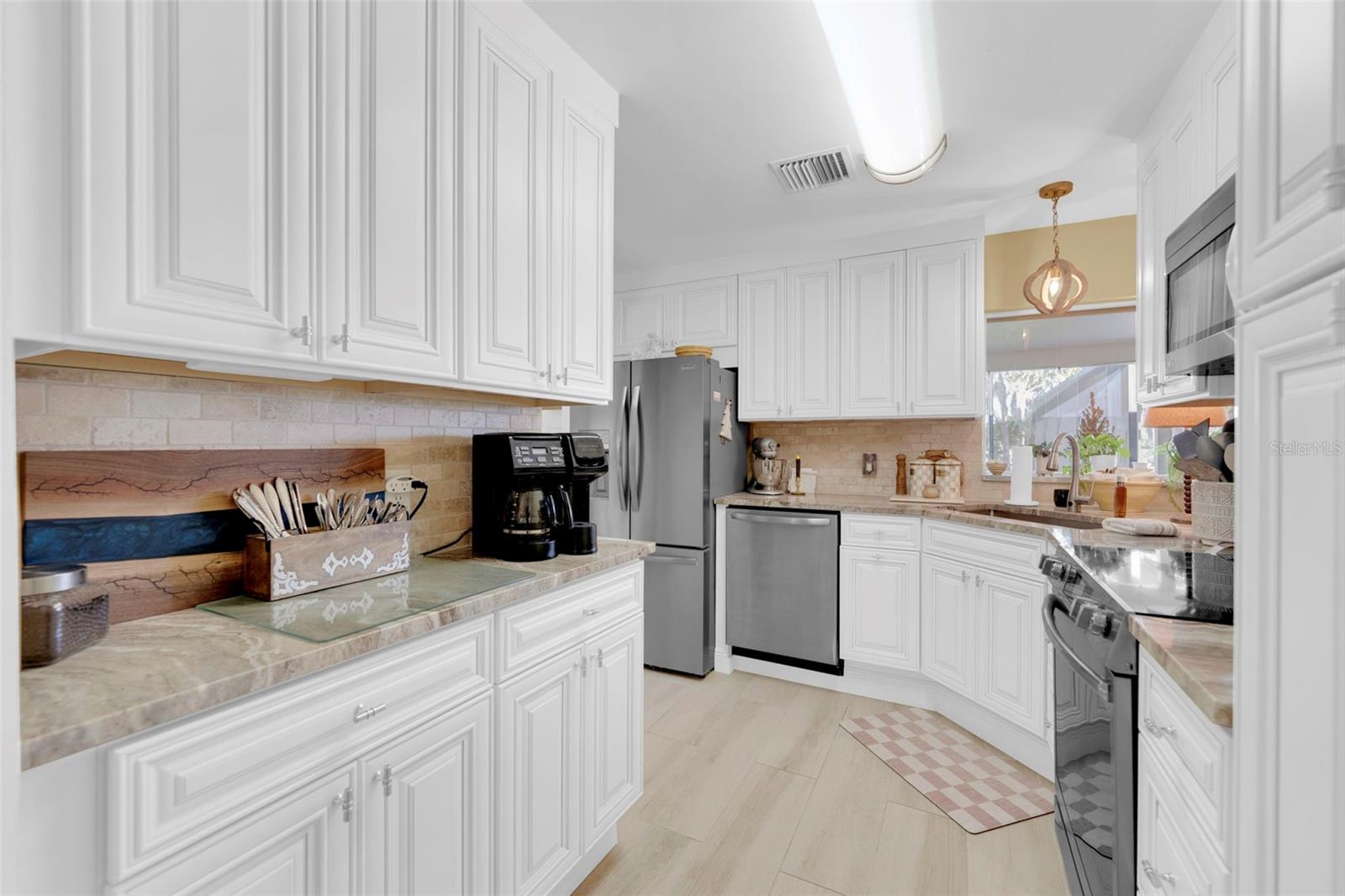 PARADISE SHORES - Residential