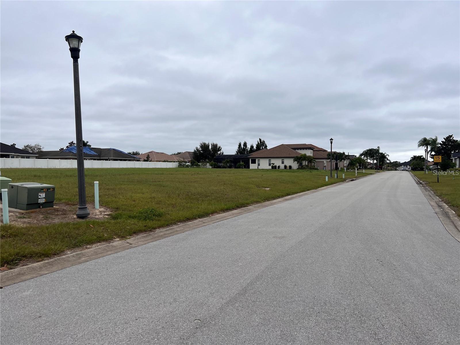 EMERALD PALMS - Land