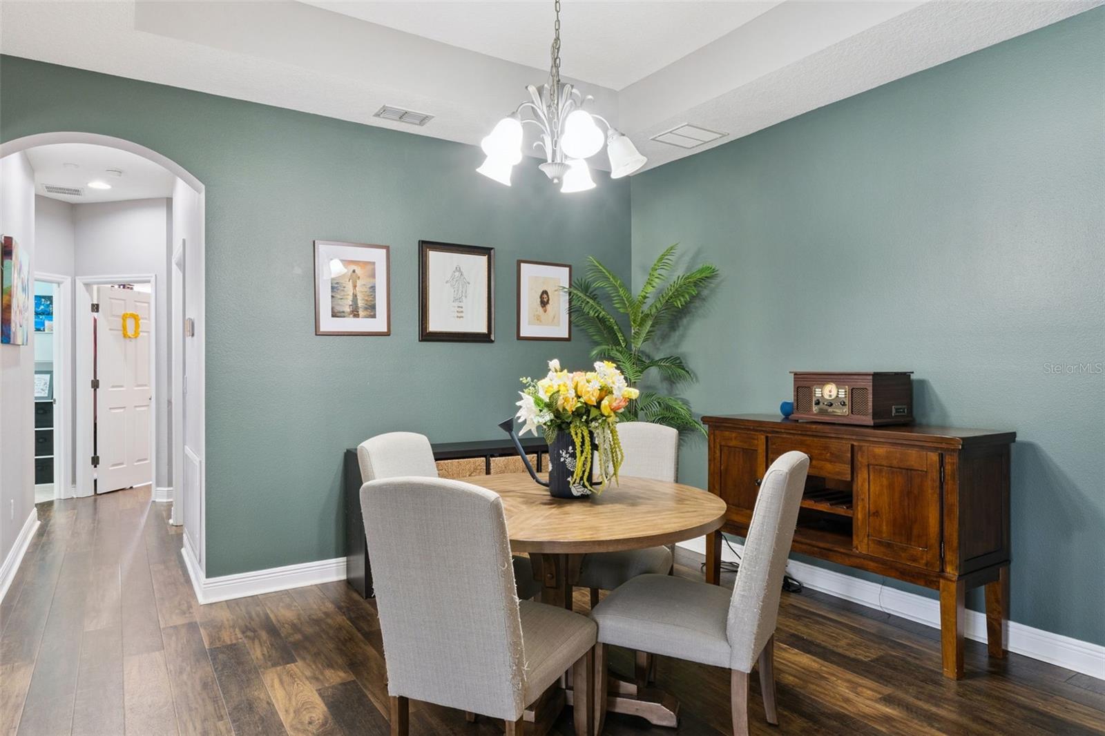 427 BRENTWOOD CLUB COVE