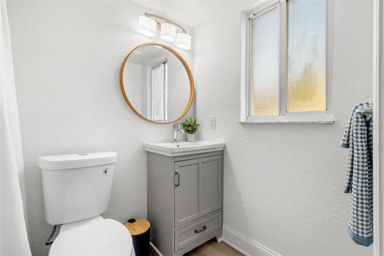 INDIAN OAKS CONDO - Residential Lease