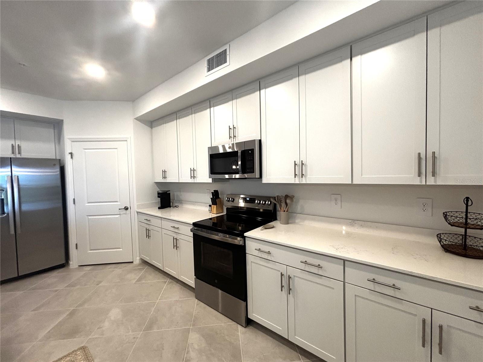 WELLEN PARK GOLF & COUNTRY CLUB - Residential Lease