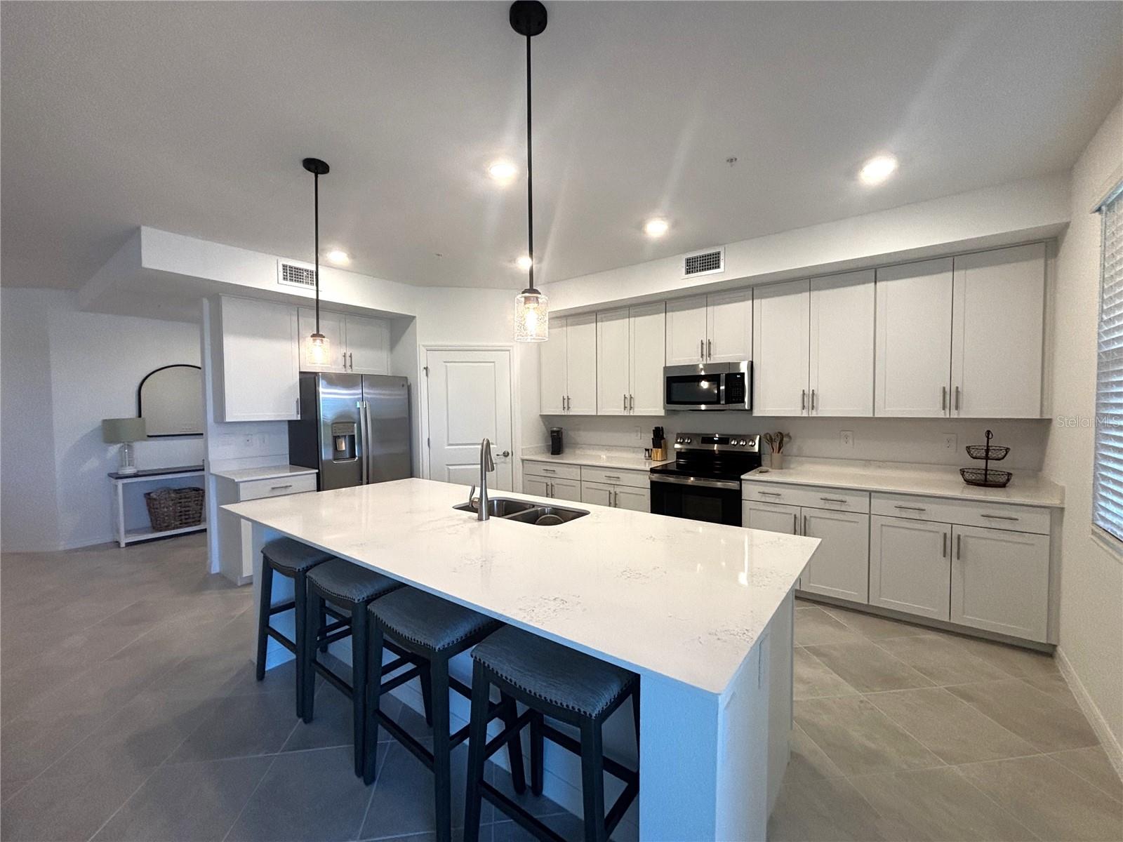 WELLEN PARK GOLF & COUNTRY CLUB - Residential Lease