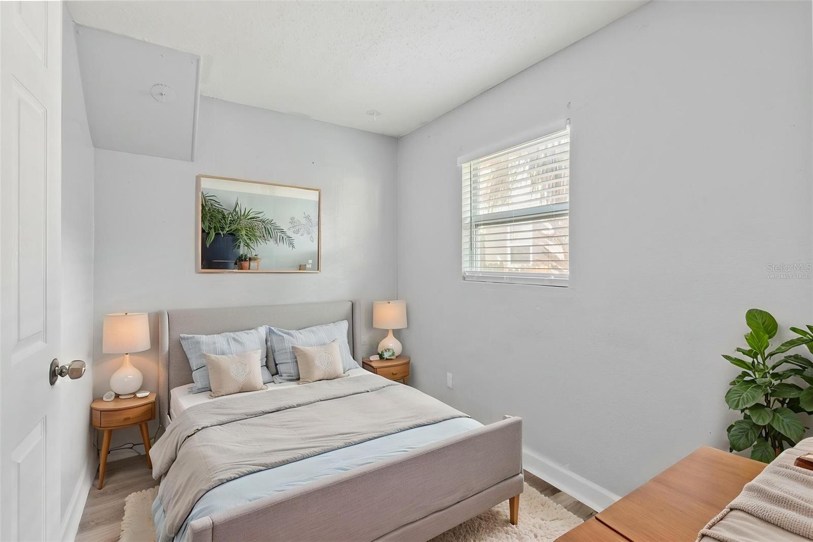 EAST ROSELAWN - Residential Income