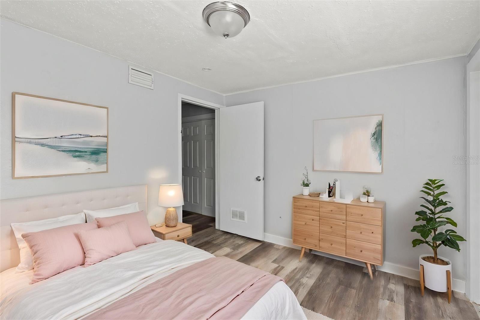EAST ROSELAWN - Residential Income