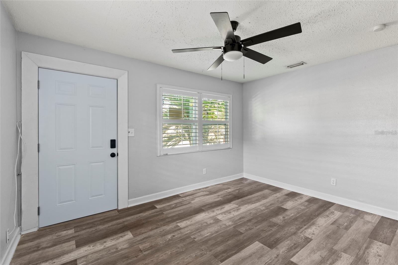 EAST ROSELAWN - Residential Income