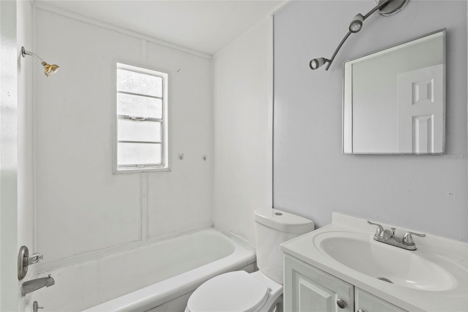 EAST ROSELAWN - Residential Income