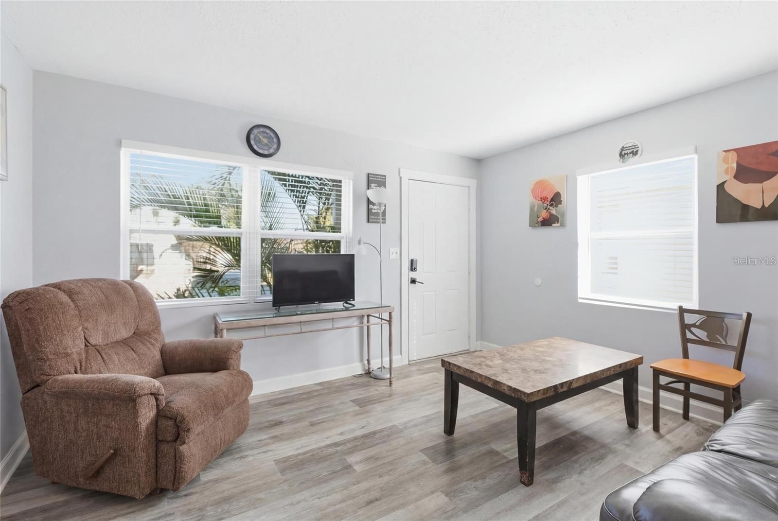 EAST ROSELAWN - Residential Income