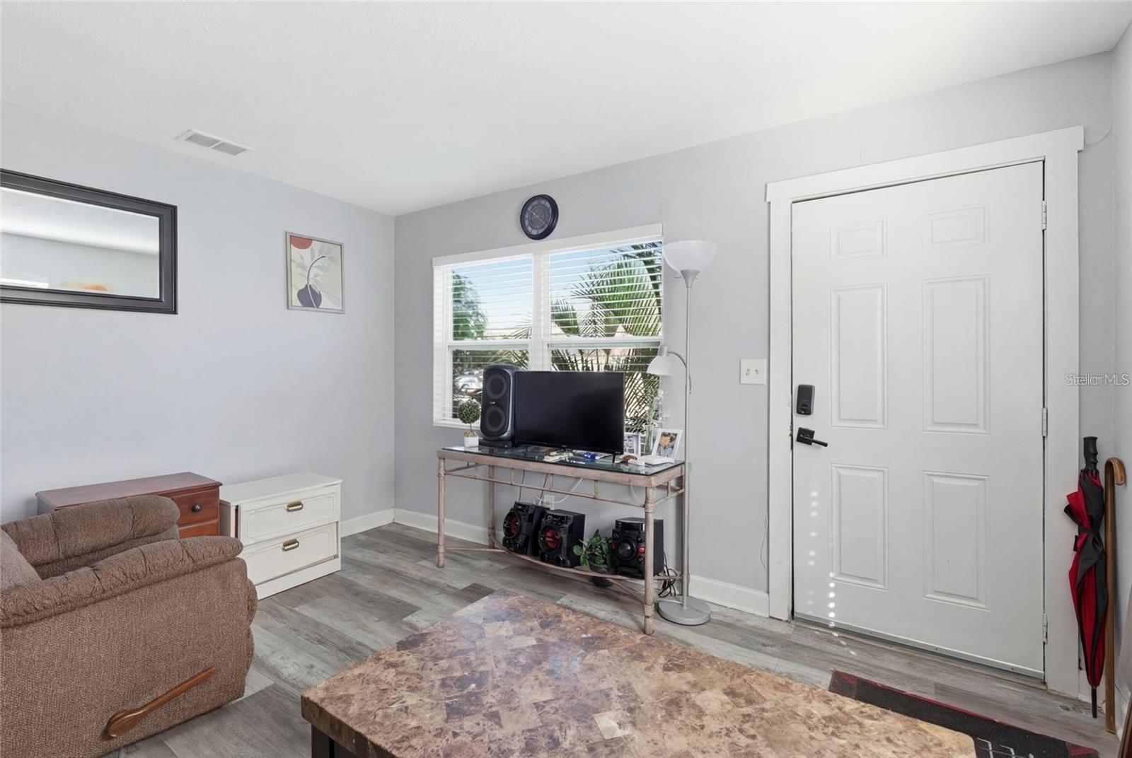 EAST ROSELAWN - Residential Income