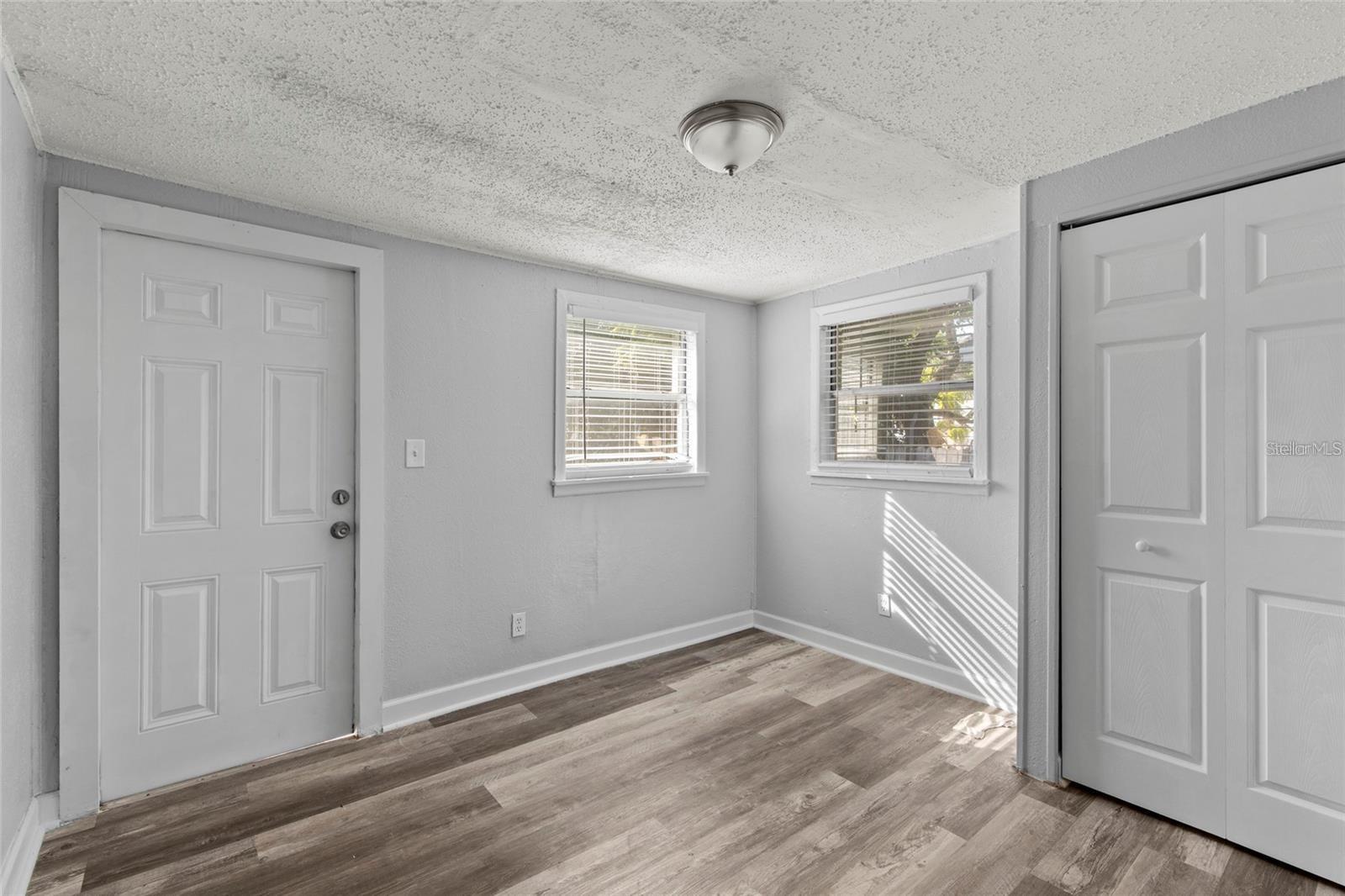 EAST ROSELAWN - Residential Income