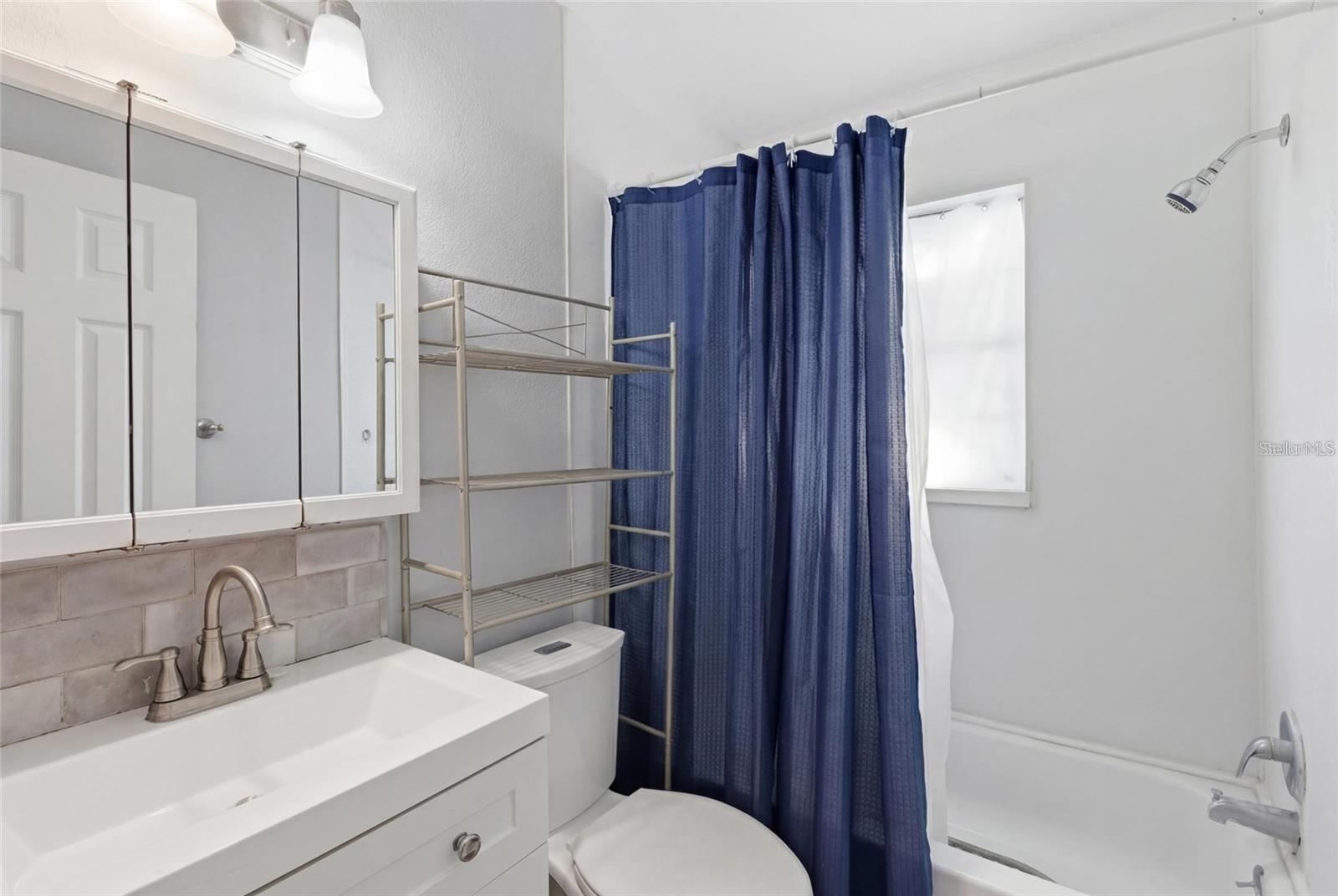 EAST ROSELAWN - Residential Income