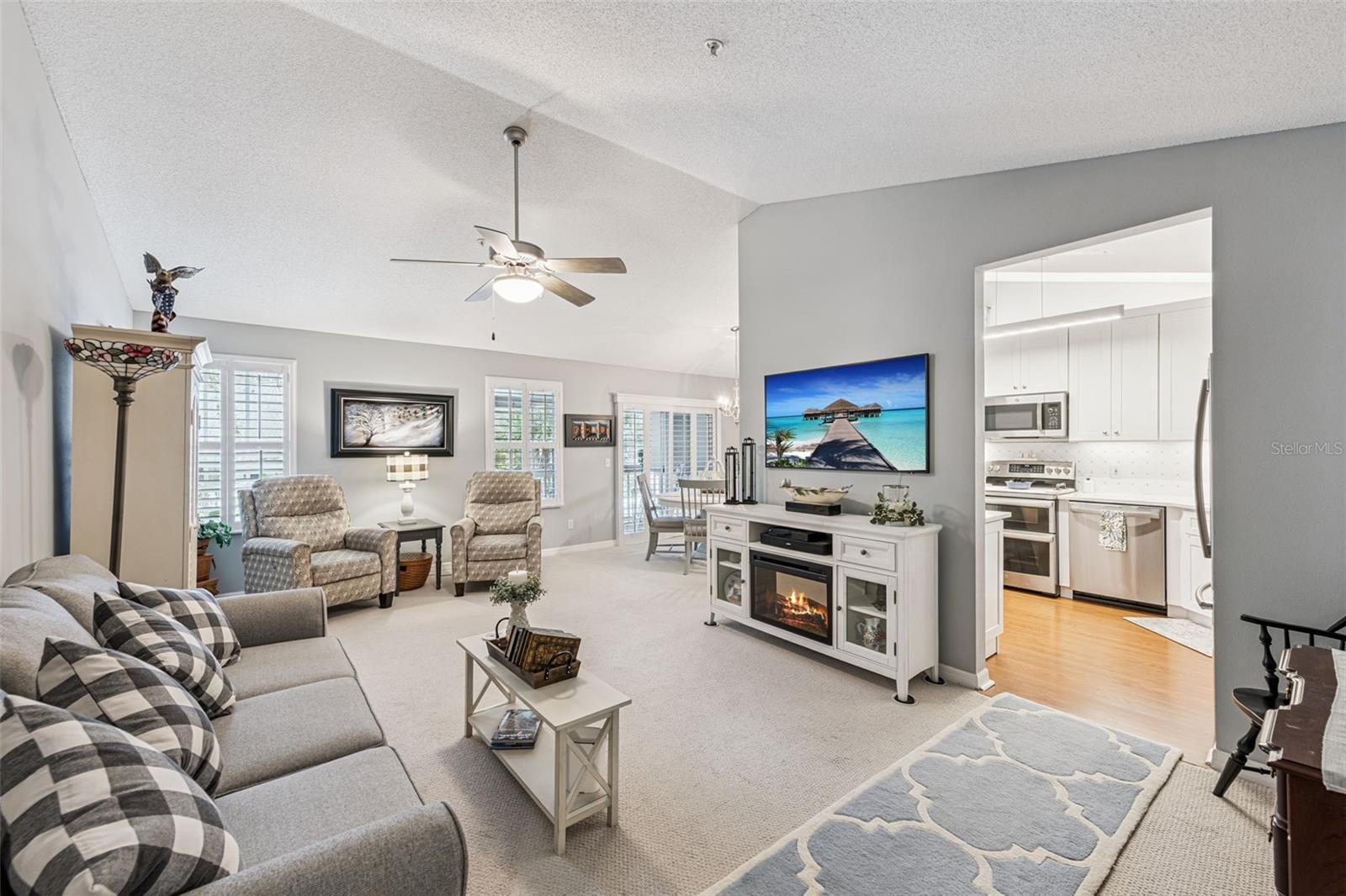 COACH HOMES AT ERROL CONDO PH1-10 - Residential