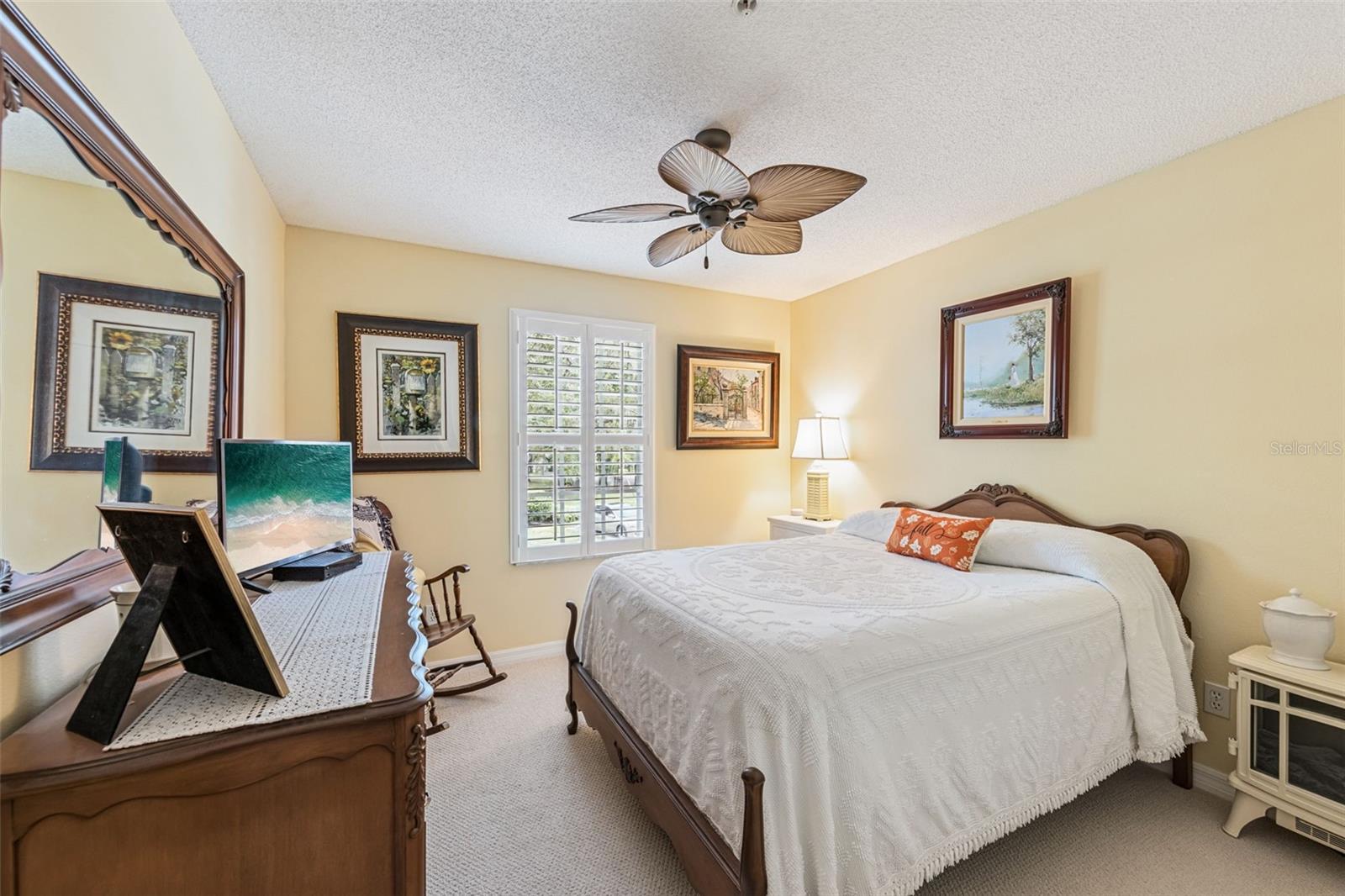 COACH HOMES AT ERROL CONDO PH1-10 - Residential