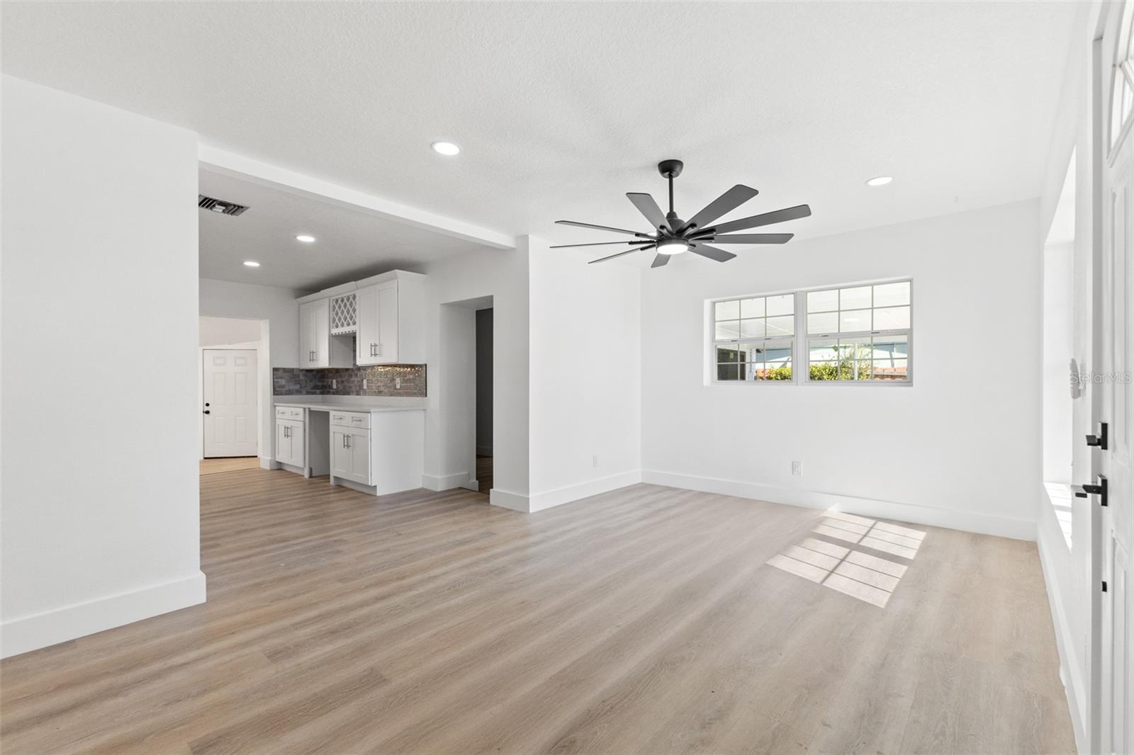 CAUSEWAY BLVD SUB 2 - Residential Lease