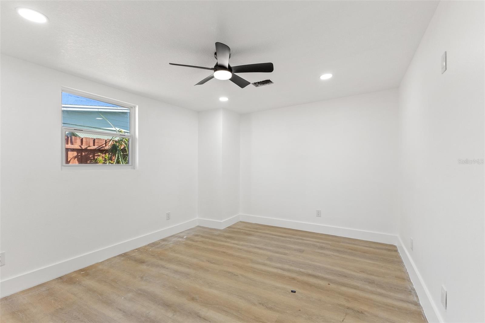 CAUSEWAY BLVD SUB 2 - Residential Lease
