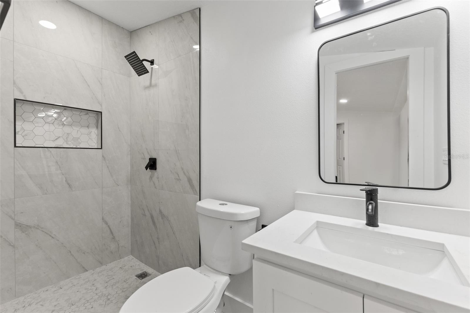 CAUSEWAY BLVD SUB 2 - Residential Lease