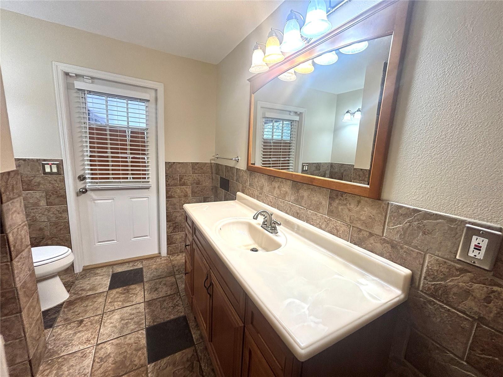 BROOKHOLLOW - Residential Lease