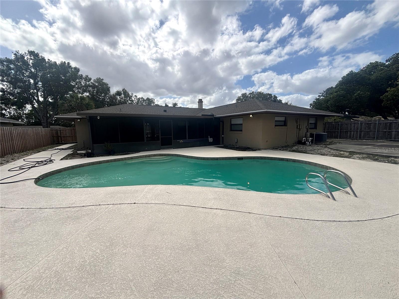 BROOKHOLLOW - Residential Lease