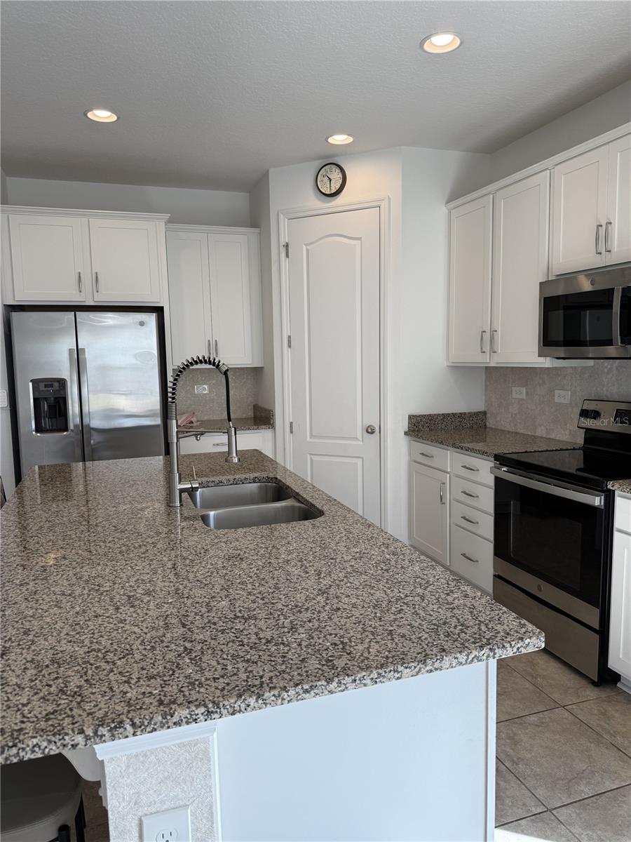 ESTATES OF WESTERLY - Residential Lease