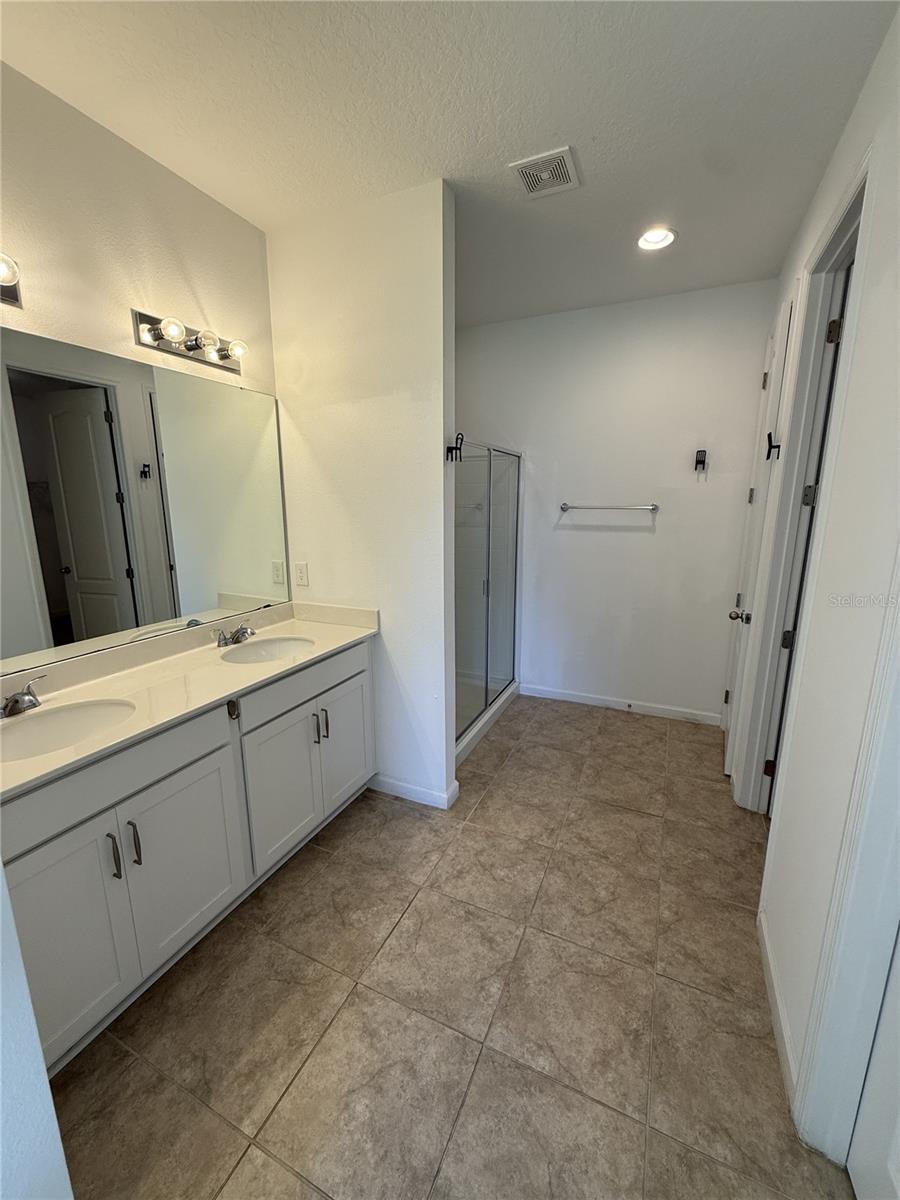 ESTATES OF WESTERLY - Residential Lease