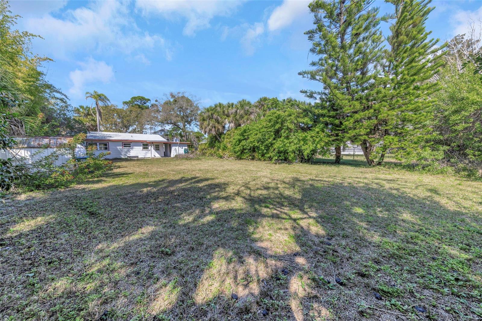 SUTHERLAND SHORES - Land