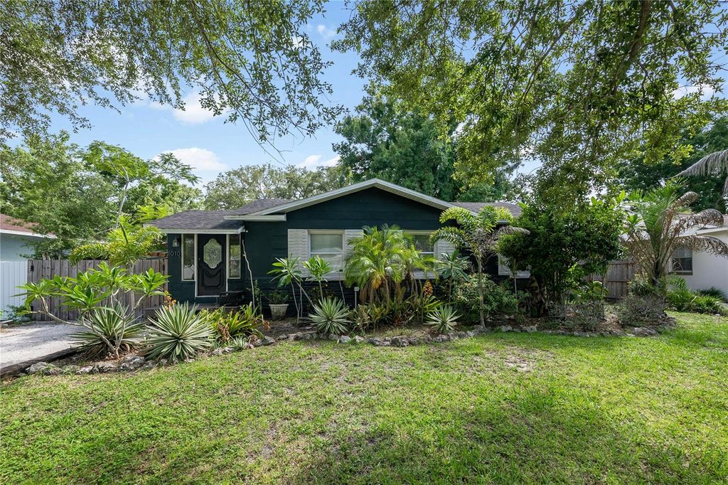 Photo of 1010 W Berry Avenue, Tampa, FL 33603 (MLS # TB8527927)