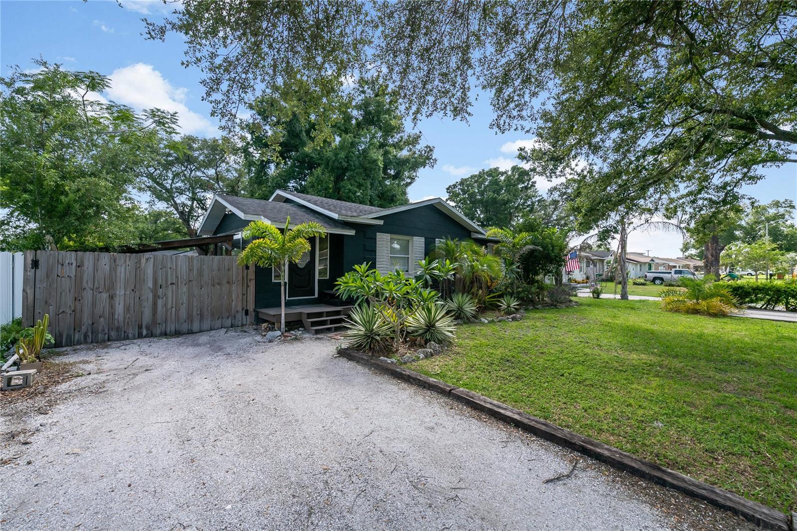 1010 W BERRY AVENUE