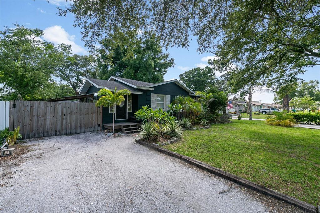 Photo of 1010 W Berry Avenue, Tampa, FL 33603 (MLS # TB8527927)