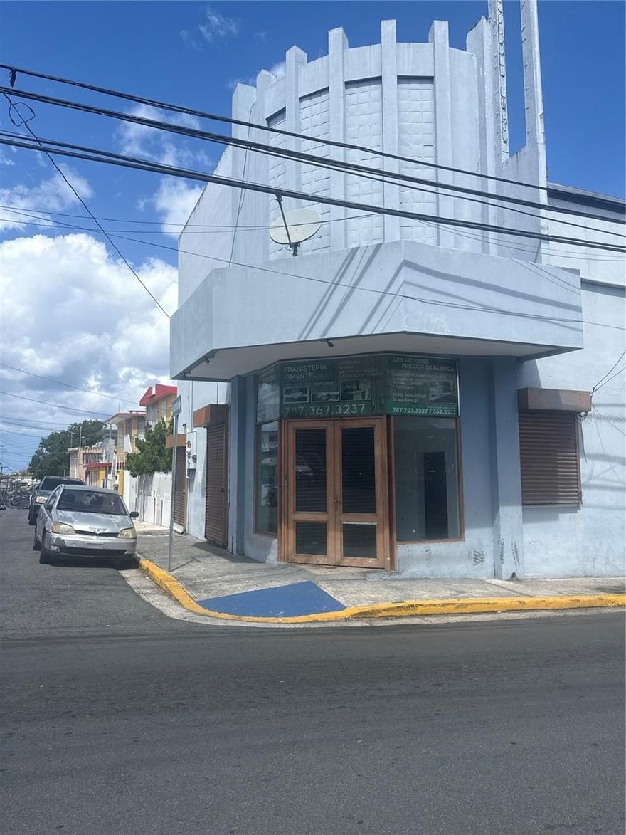 Commercial Building for Sale – Santurce, San Juan, PR
Prime commercial property offering approximately 6,204 square feet of building area, strategically located on Avenida Eduardo Conde in Santurce (Barrio Obrero) — a high-visibility corridor with strong vehicular traffic and commercial activity.
This versatile property is ideal for storage, office, retail, or industrial use, making it an excellent opportunity for both investors and owner-users.
Location Highlights
Situated in a central and highly accessible area, just minutes from:
Sagrado Corazón area and transit hub
Luis Muñoz Marín International Airport
Major shopping centers
Hospitals and a wide range of commercial businesses
Surrounded by established restaurants such as La Casita Blanca, as well as active service and industrial businesses, ensuring consistent traffic and strong commercial demand.
Property Features
Building Size: ±6,204 SF
Zoning: I-2 (Heavy Industrial)
3 levels with flexible layout for office or operational use
Covered parking available
Full power generator
30 kW battery system
Freight elevator
Loading/unloading area for merchandise
2 rolling doors for efficient logistics
Mezzanine level, ideal for offices or additional storage
2 restrooms, strategically distributed
High ceilings, suitable for industrial operations or racking systems
Ideal Uses
Distribution & logistics
Warehousing
Corporate or administrative offices
Medical offices or educational centers
Call centers
Showroom or mixed-use commercial operations
Investment Opportunity
Located in a dynamic commercial-industrial corridor, this property offers exceptional operational functionality and long-term investment potential.
A unique opportunity to establish or expand your business in one of Santurce’s most active and strategically positioned areas.