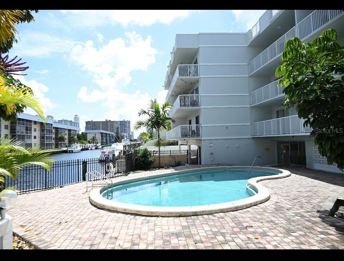 SUNSHORES CONDO - Residential