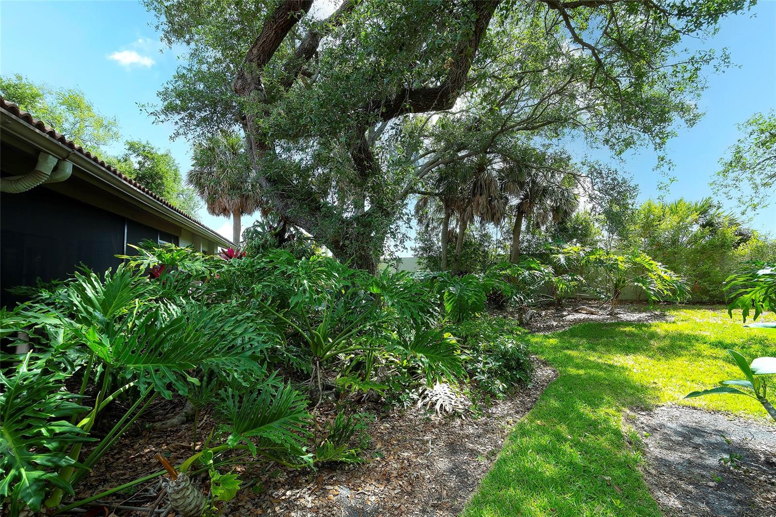 LAKESHORE VILLAGE - Residential
