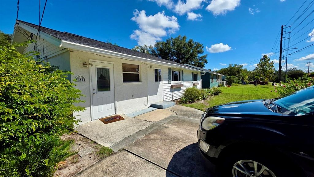 Photo of 811 W Wisconsin Avenue, Deland, FL 32720 (MLS # O6359889)