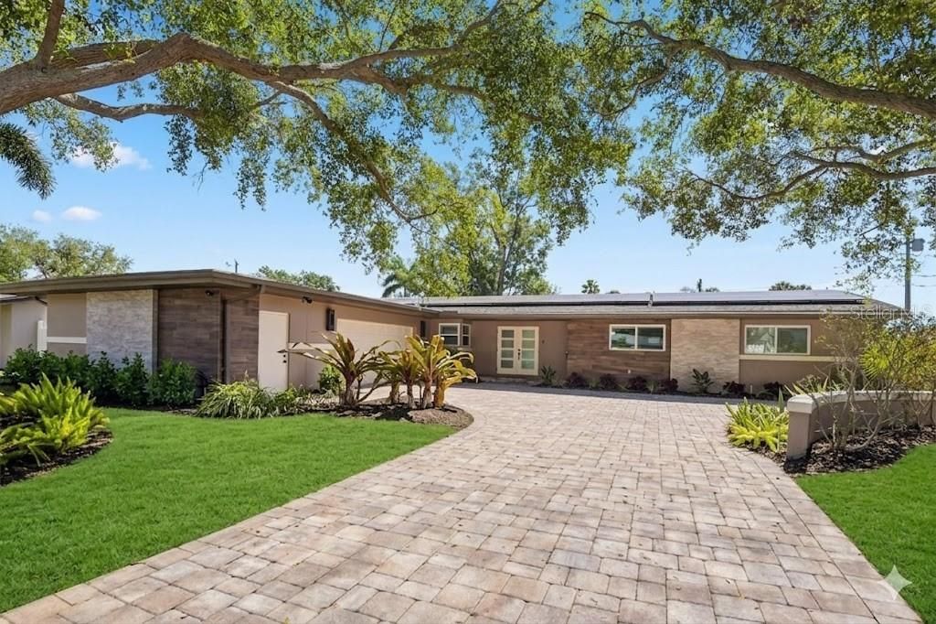 Photo of 861 Rafael Boulevard NE, St Petersburg, FL 33704 (MLS # TB8501667)