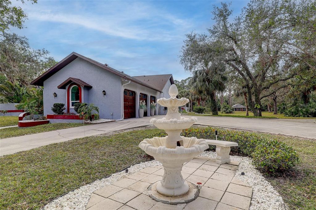 Photo of 181 S Auburn Road, Venice, FL 34292 (MLS # N6138522)