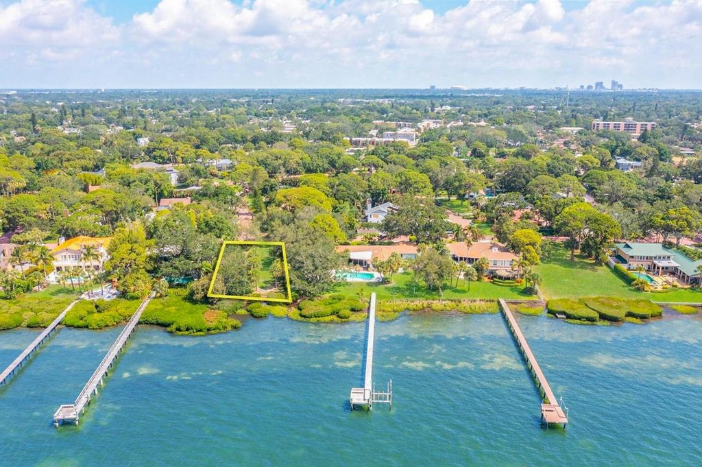 Photo of 1130 Friendly Way S, St Petersburg, FL 33705 (MLS # U8215475)