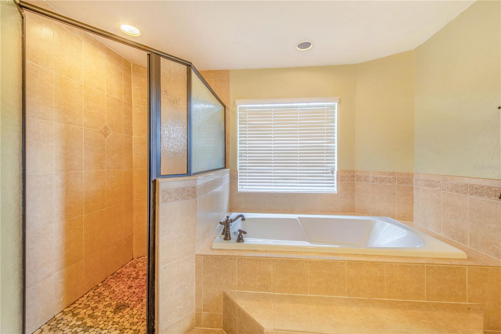 HOLLOWAY CREEK - Residential