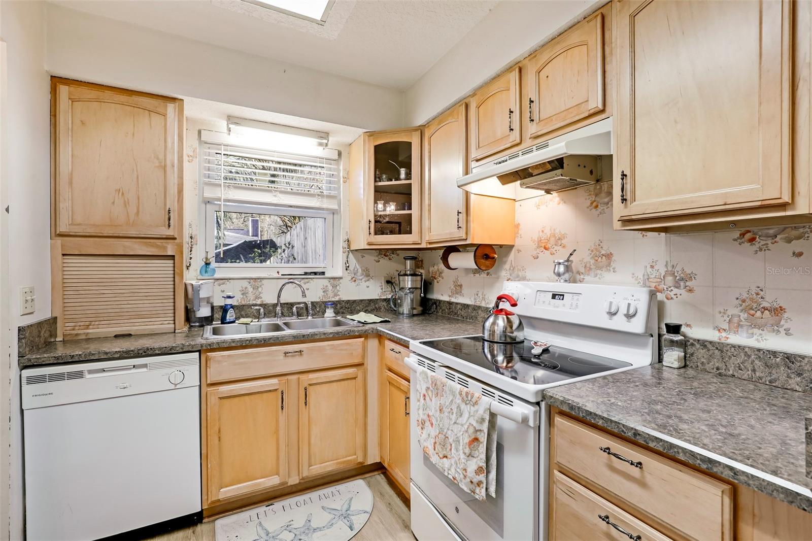 VILLAGE/LORING - Residential