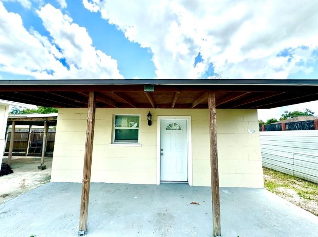 Discover this charming 1 bed 1 bath rental which offers 432 sq ft of living space as well as electric, water, trash and sewer all included in your rent. This recently updated unit is also in an up and coming area of Tampa and is perfect for those seeking a stylish and low- maintenance home close to all the action.
Located just minutes from Centro Ybor and Ybor City's vibrant nightlife, dining and entertainment, this property places you in the heart of Tampa's growth. Enjoy the convenience of nearby shops, restaurants and quick access to major highways for commuting.
This is a great opportunity to live in a lively, evolving neighborhood where historic charm meets Tampa's future.