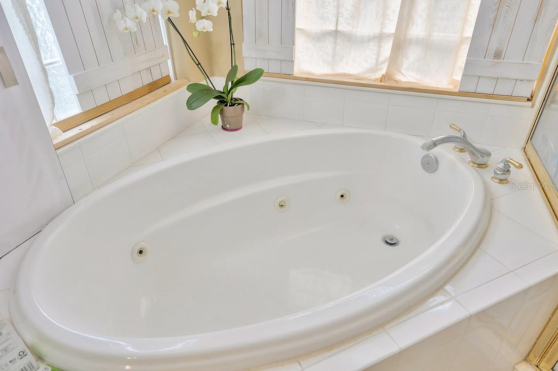 LAKE TALIA PH 01 - Residential