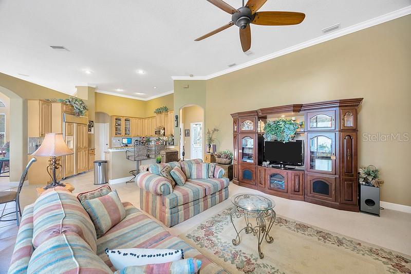 LAKE TALIA PH 01 - Residential