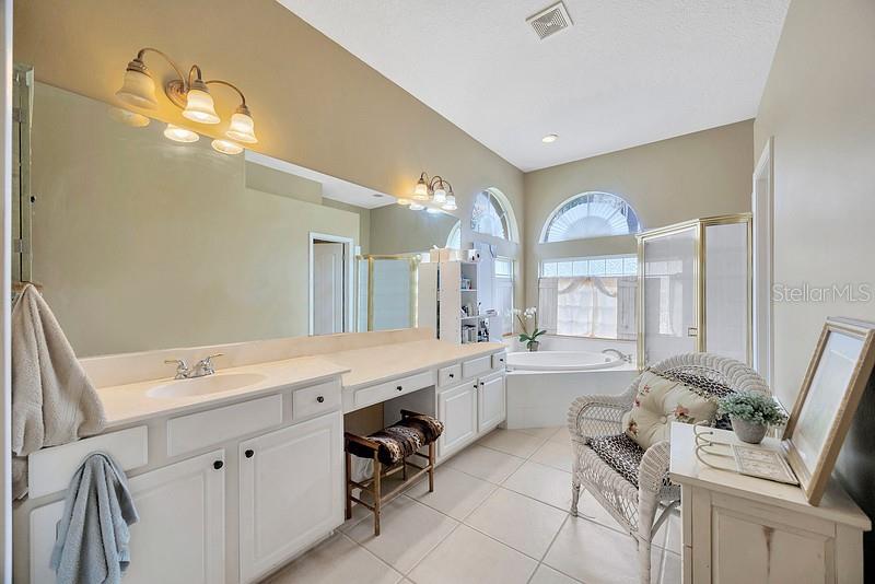 LAKE TALIA PH 01 - Residential