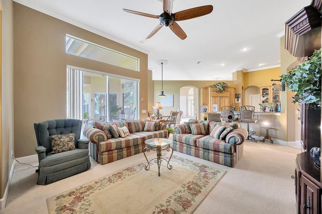 LAKE TALIA PH 01 - Residential