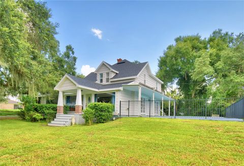 A home in WINTER HAVEN