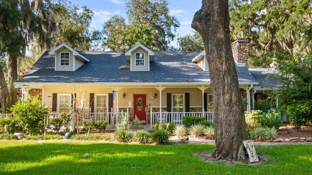 Photo of 403 Mission Lane, Howey In The Hills, FL 34737 (MLS # G5116088)