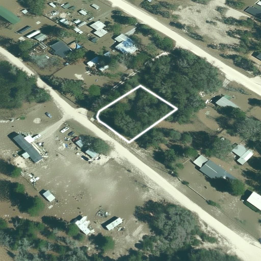 COUNTRY ESTATES - Land