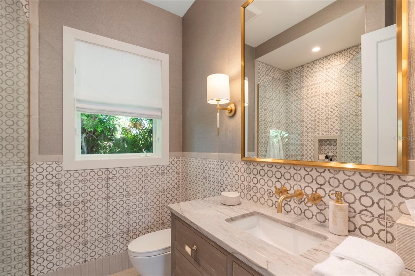 JOHN RINGLING ESTATES ST ARMANDS DIV 01 - Residential